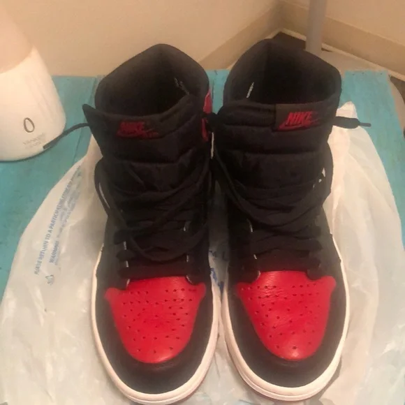 Jordan 1 s banned size 8.5 great condition a collector item Nike Air Jordan 1 Retro High  main image 2